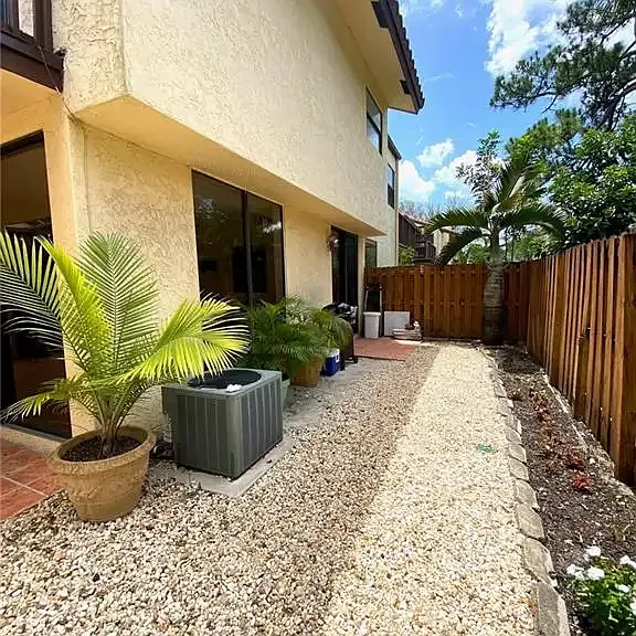 5705 Fox Hollow Dr — Photo 32