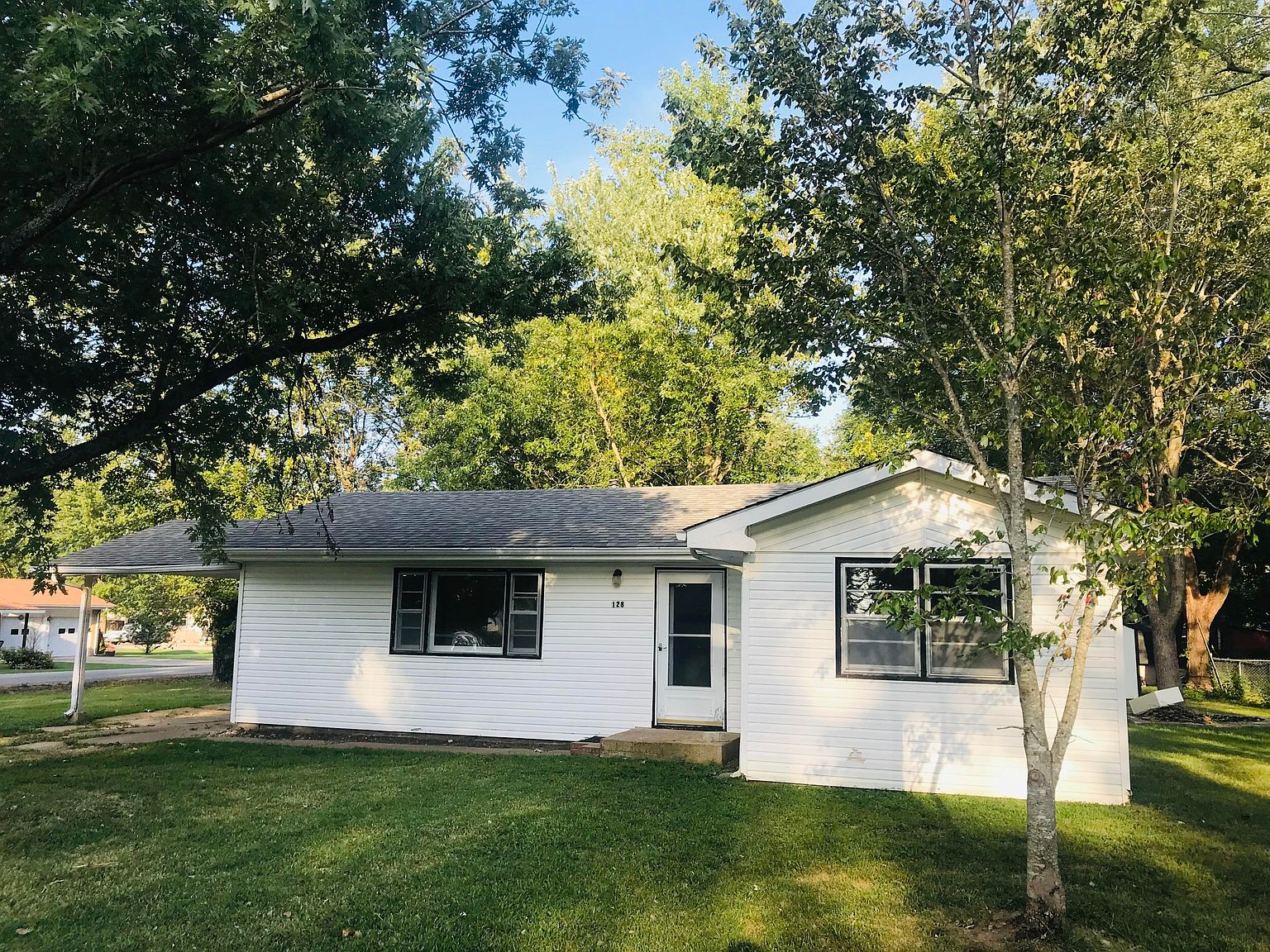 128 N Vine St, Marshfield, MO 65706 Zillow