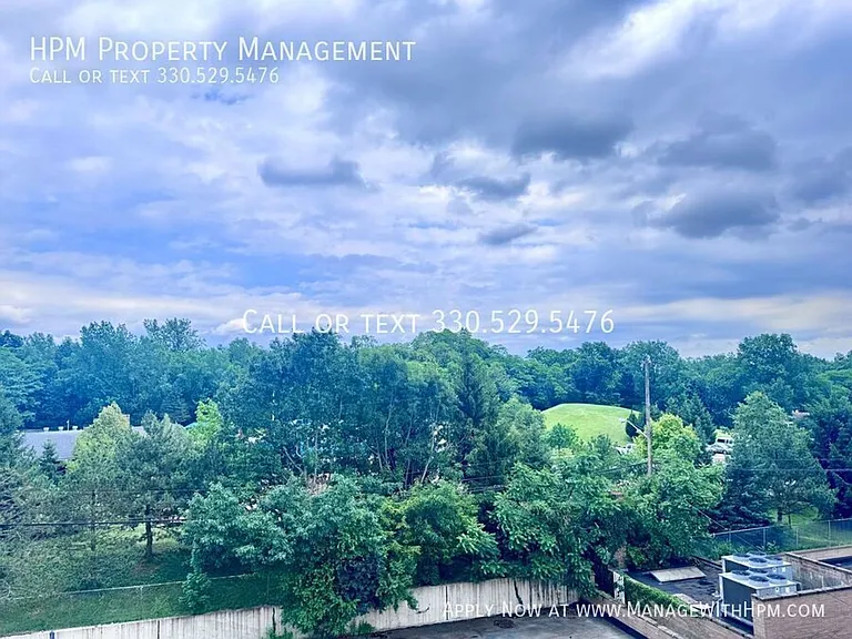 Aristocrat Apartments — Photo 18