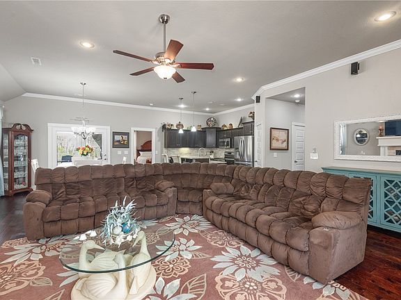 4th image of 7 Saint Andrews Cir