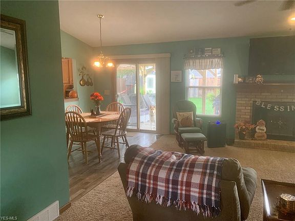 3rd image of 519 Hampton Dr