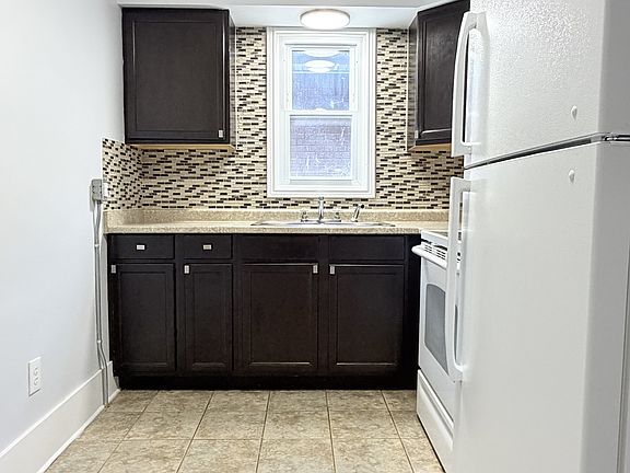 5th image of 1863 Gladstone Ave #1863