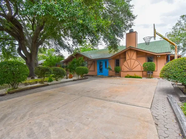 3107 Myatt Ln, El Campo, TX 77437