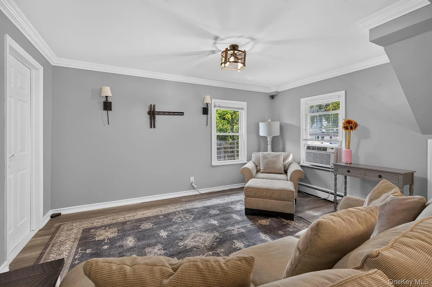 2 bed, 1.0 bath, $3,200 — Photo 3
