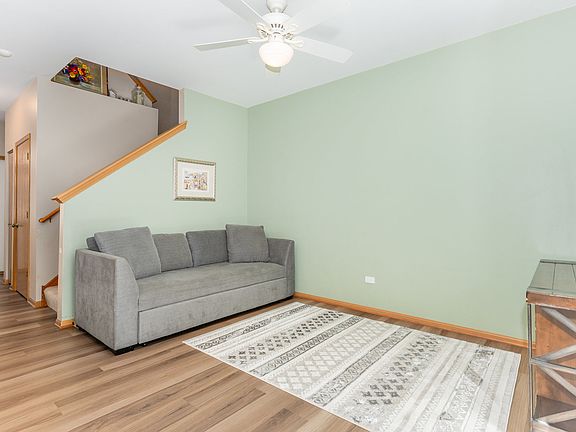 3rd image of 2825 White Thorn Cir #2825