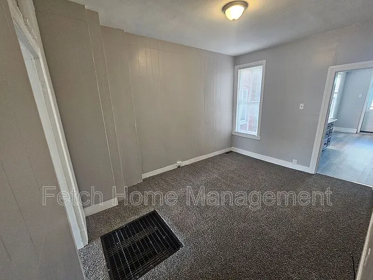 909 E Princess St — Photo 7