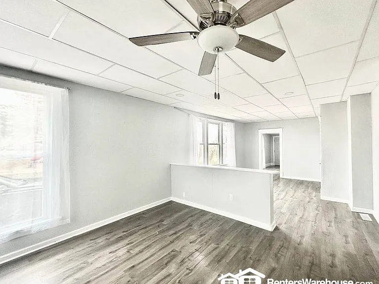 105 E 3rd Ave — Photo 13