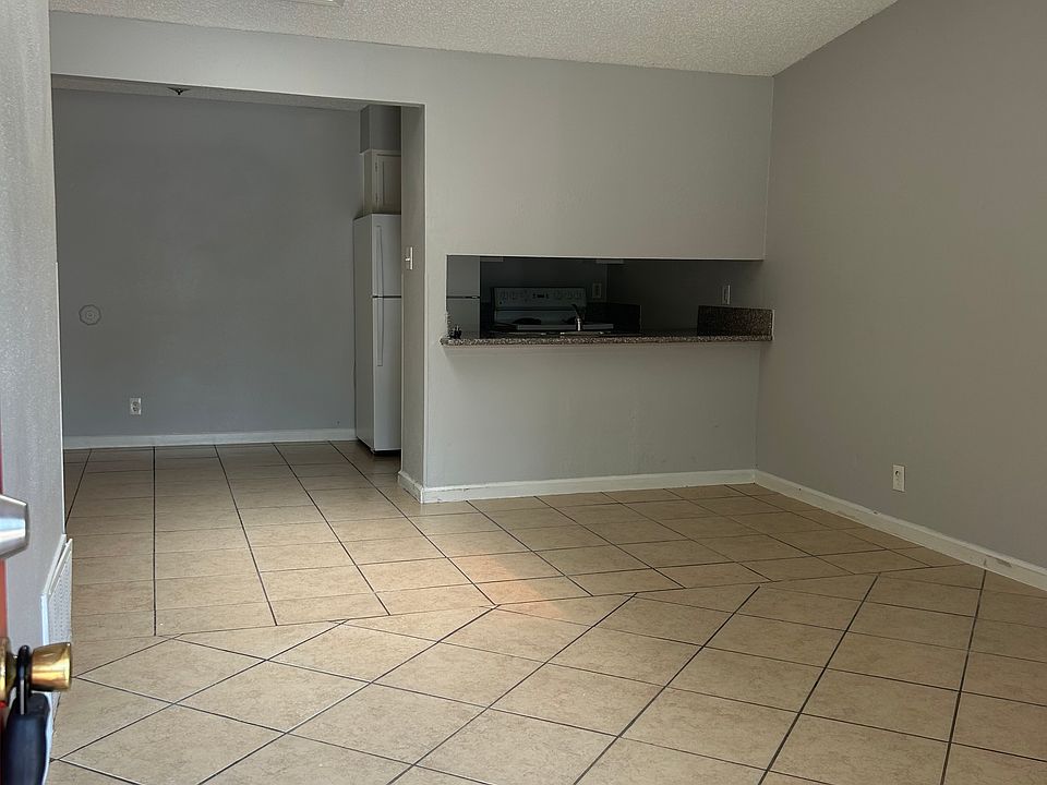 2nd image of 5527 Lochmoor #1