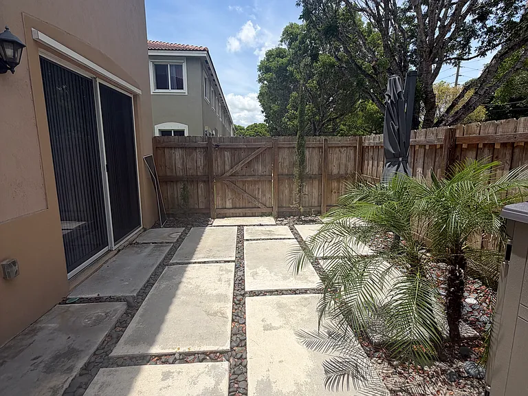2355 SE 10th St — Photo 26