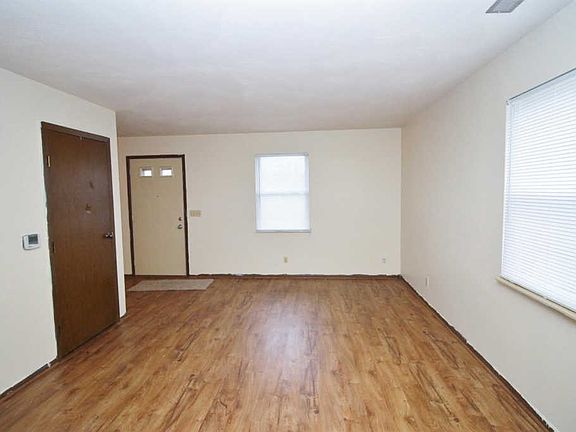 3rd image of 1470 Villa Ct