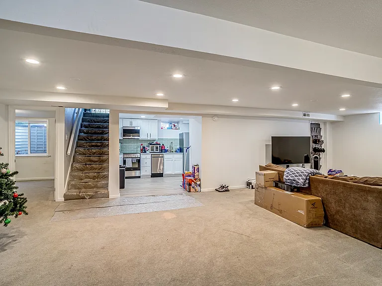 3210 Kearney St — Photo 6