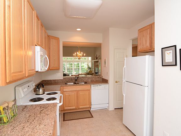 5th image of 28 Beach Plum Dr #40