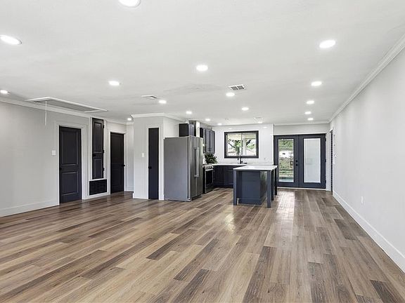 4th image of 2411 Bristol Pl