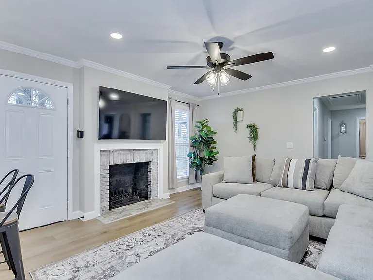 226 Thread Needle Rd E — Photo 11