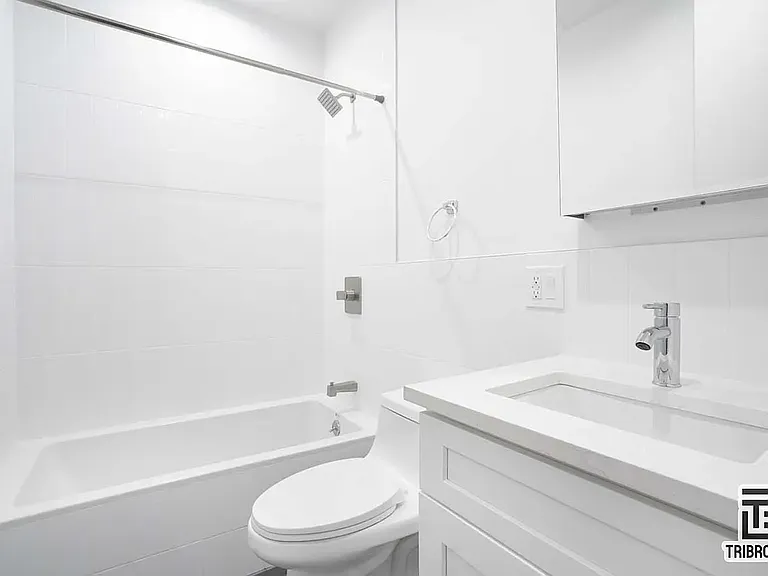 977 Jefferson Ave #2R — Photo 7