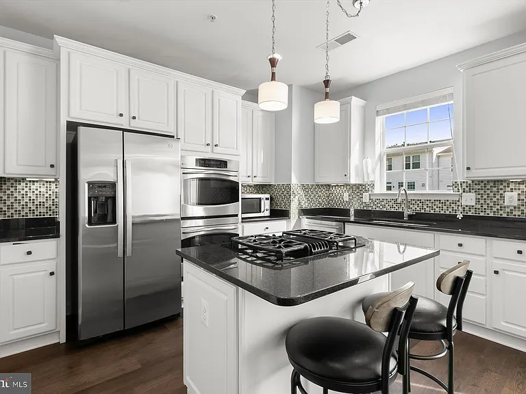 7207 Phelps Hill Ct — Photo 18