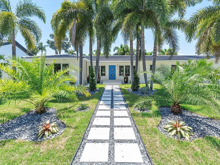 207 Royal Palm Dr — Photo 6