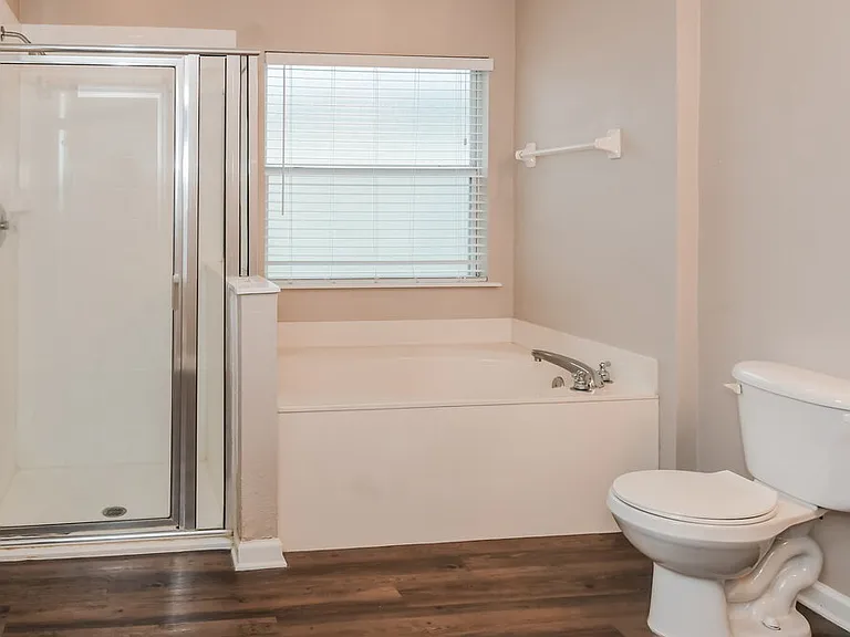 948 Collinswood Dr — Photo 10