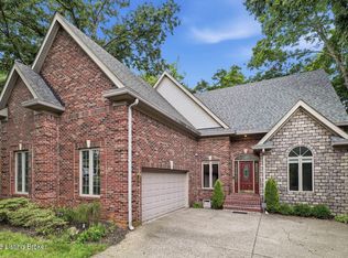 8711 Kings Lynn Ln, Louisville, KY 40220