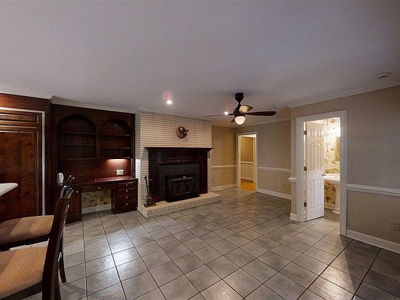4th image of 24 Wonderwood Dr