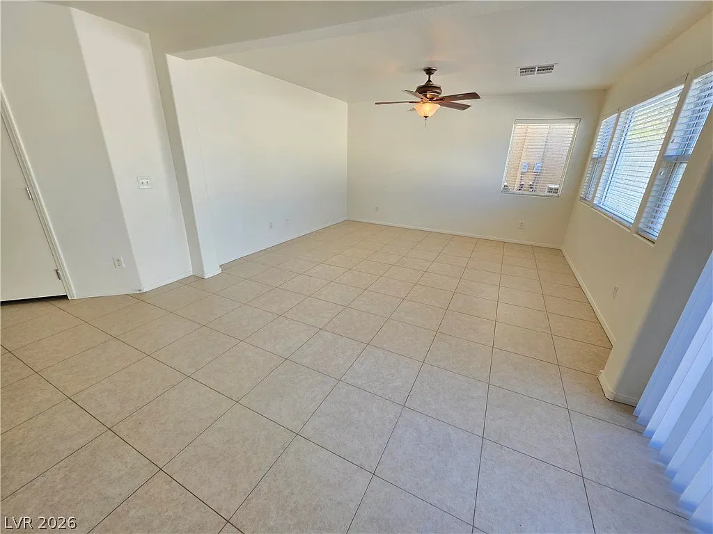 3 bed, 2.5 bath, 1596 sqft, $1,895 — Photo 3