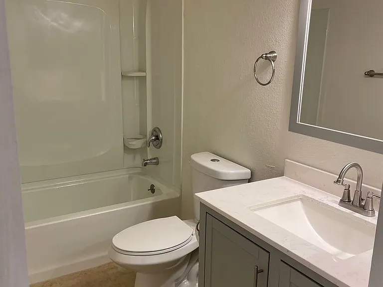 2101 Holly Ave #6 — Photo 10