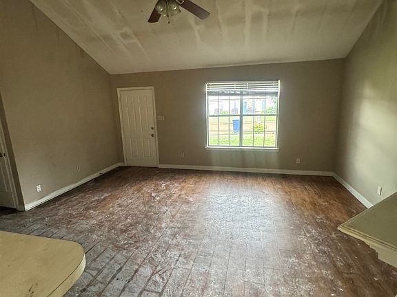 4th image of 1356 Lagrange Downs Rd