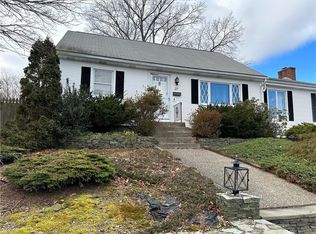 27 Newwood Dr, Cranston, RI 02920