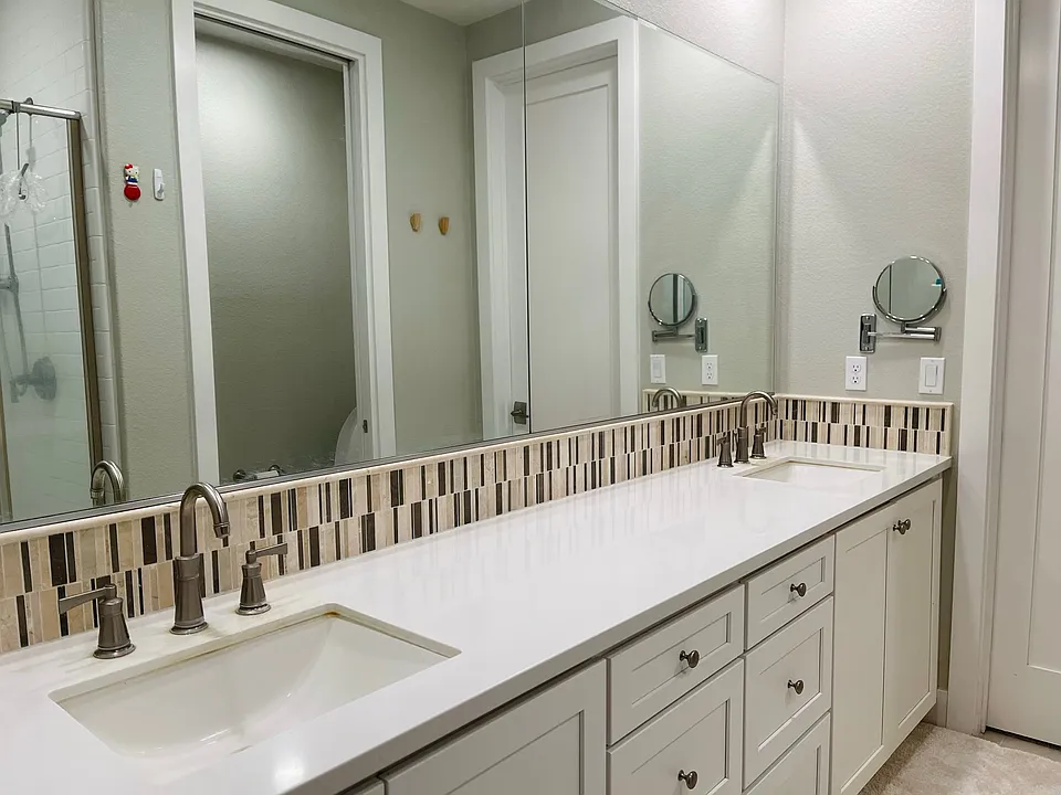 Master bathroom1