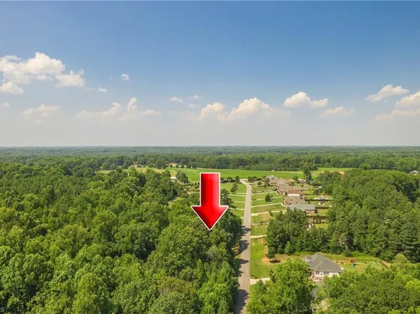 284 Kapstone Xing #94, Lexington, NC 27295