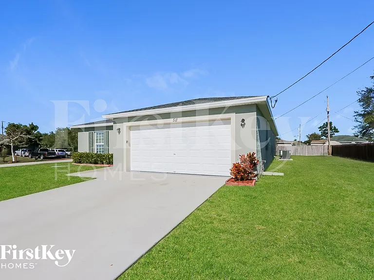 511 SW Nadell Ave — Photo 3