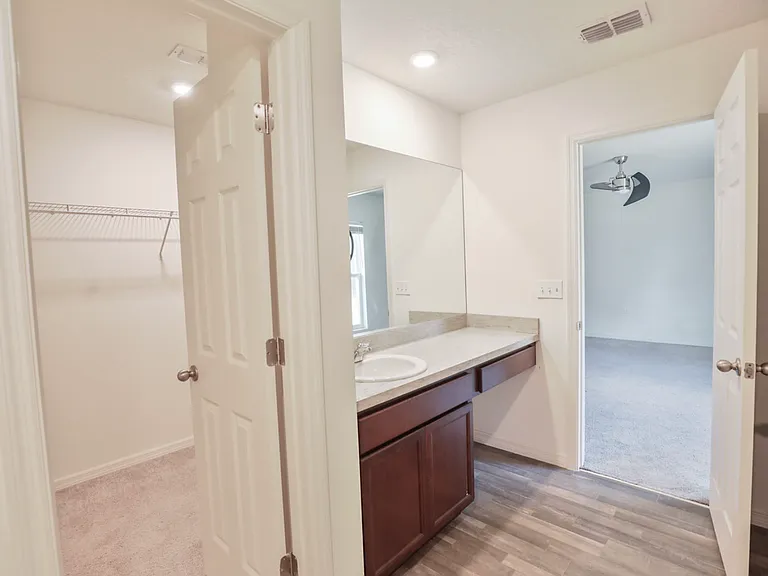 2352 SE Surrey Pl — Photo 24