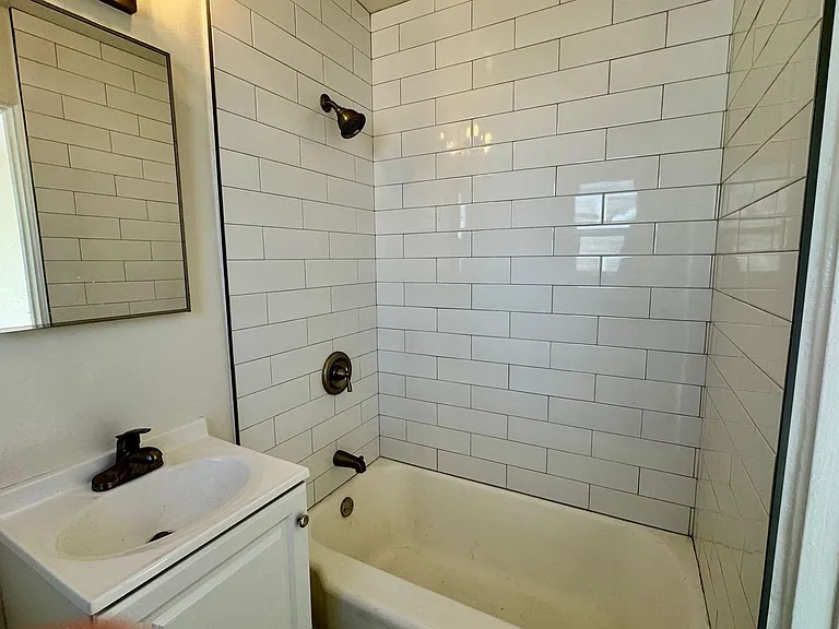 857 1/4 Missouri St — Photo 22