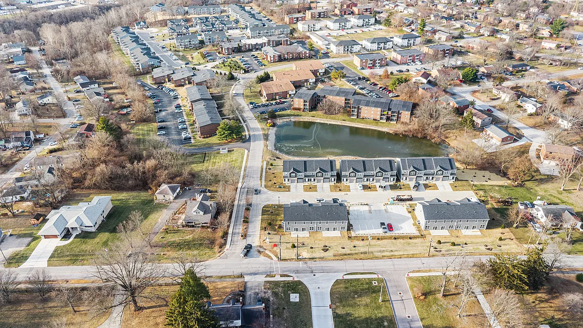 Building Photo - 2026 Woodhill Ct