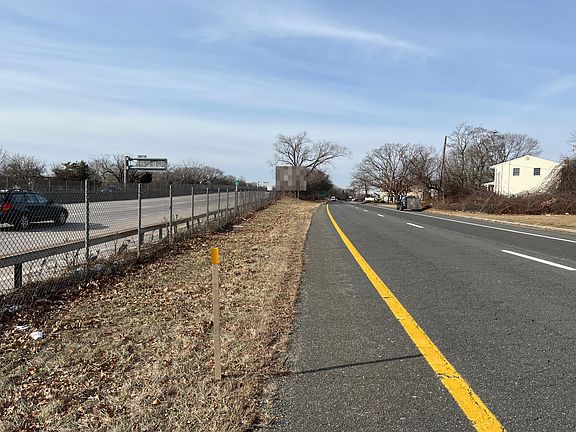 5th image of 379 Sunrise Hwy