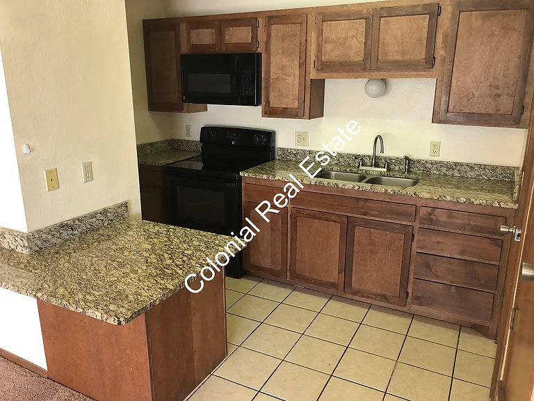 813 Laurelwood Dr — Photo 4