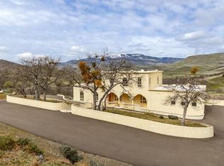 11484 Corp Ranch Rd, Ashland, OR 97520