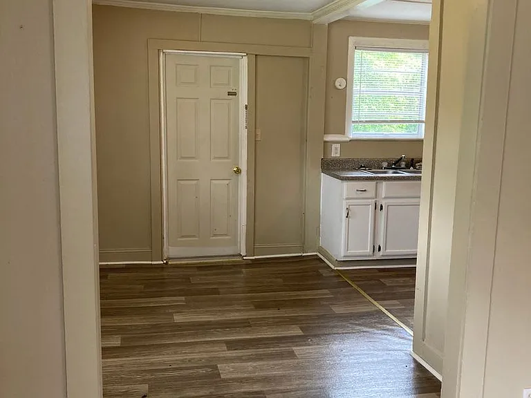 4214 Myrtle Ave — Photo 4