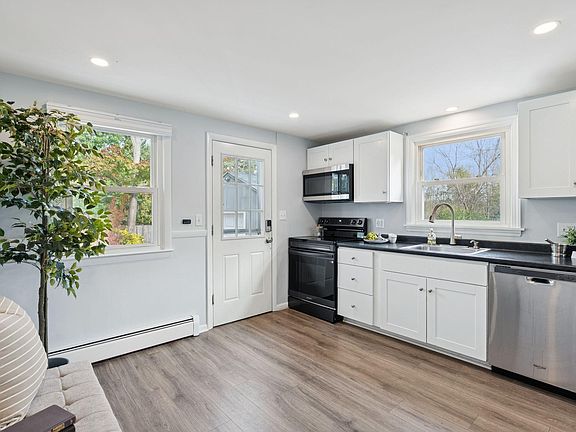 5th image of 62 Constitution Drive