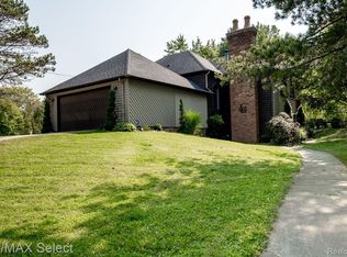 2250 N McKinley Rd, Flushing, MI 48433