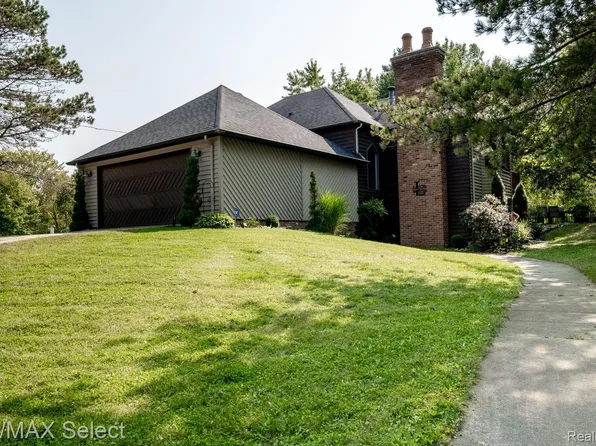 2250 N McKinley Rd, Flushing, MI 48433