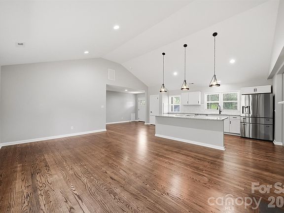 5th image of 908 13th St NW