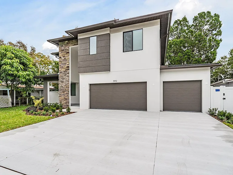 3912 S Church Ave — Photo 60