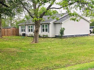 9011 Thompson Rd, Highlands, TX 77562