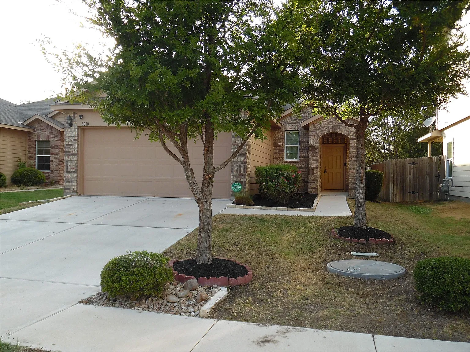 3 bed, 2.0 bath, 1521 sqft, $2,095 — Photo 1