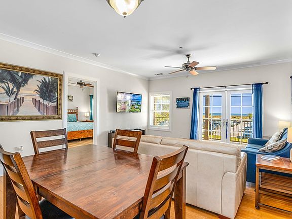 4th image of 112 Franklin Blvd #201