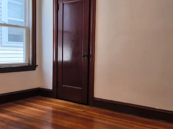 570 William St APT 2, Fall River, MA 02721