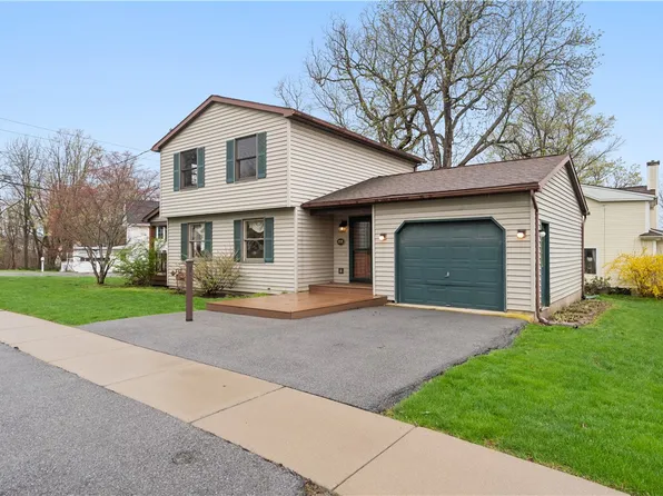 22 High St, Livonia, NY 14487