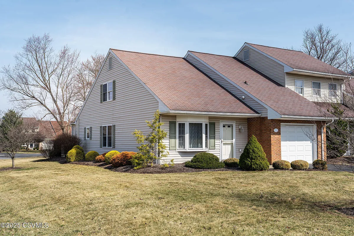 Building Photo - 216 Birchtree Ln