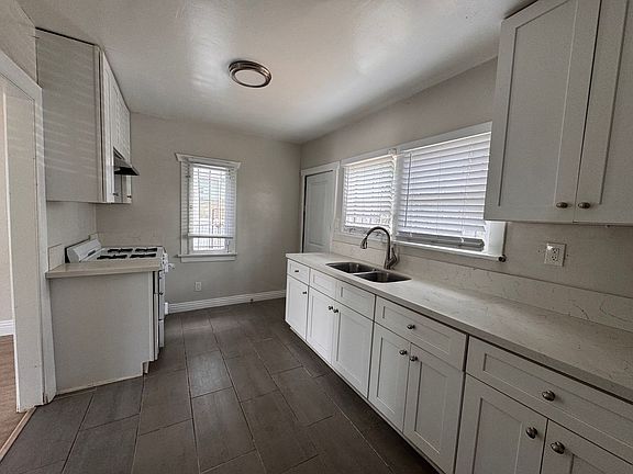 3rd image of 4216 Woodlawn Ave #1/2